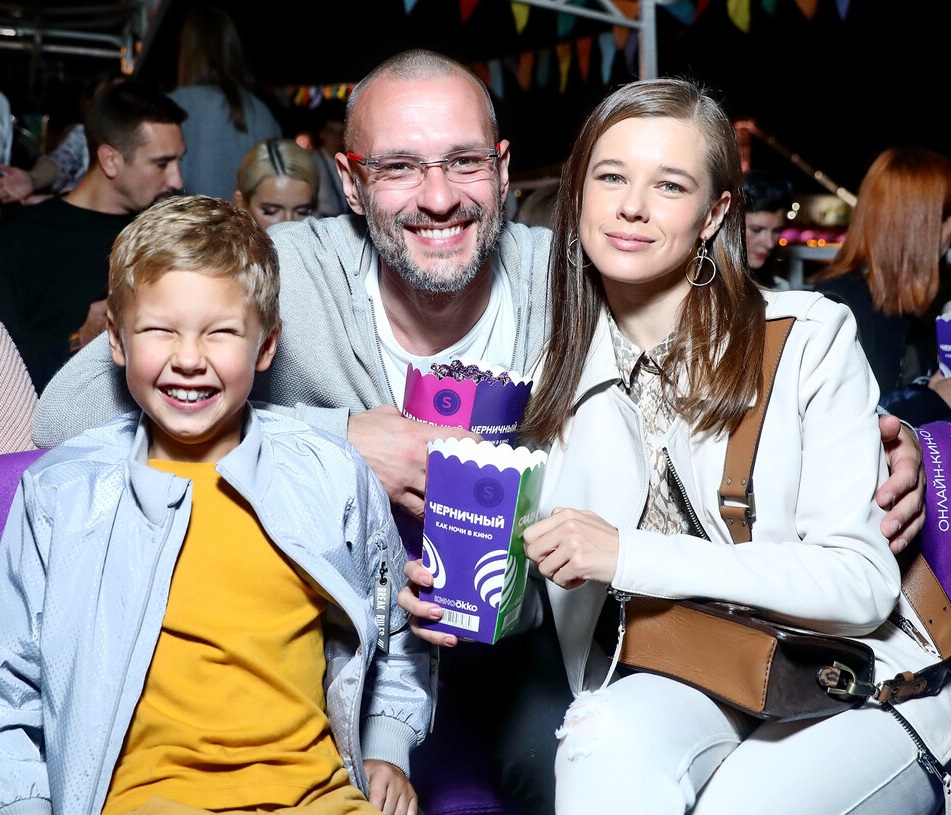 Уже 13 лет и одно лицо с мамой. Как сейчас выглядит сын Екатерины Шпицы и каскадера Константина Адаева