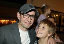 Вымахал выше отца, скрывается от журналистов. Как выглядит 17-летний сын Константина Хабенского