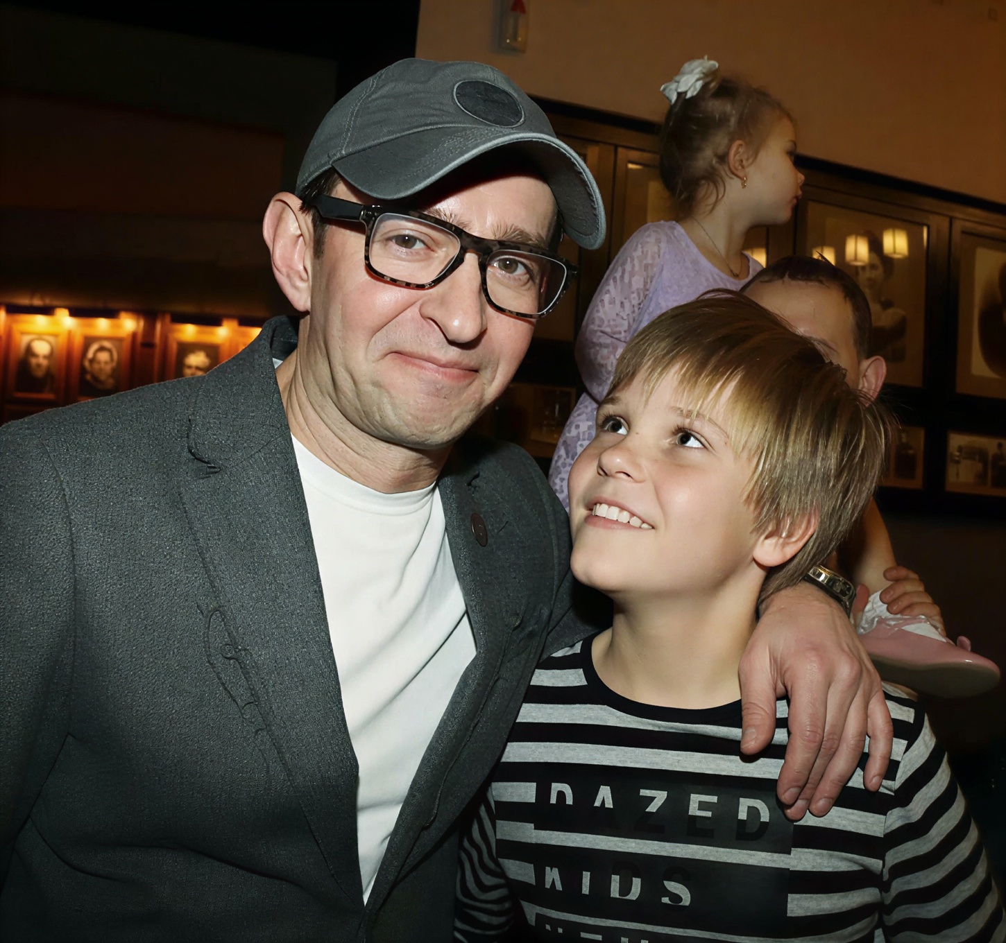 Вымахал выше отца, скрывается от журналистов. Как выглядит 17-летний сын Константина Хабенского