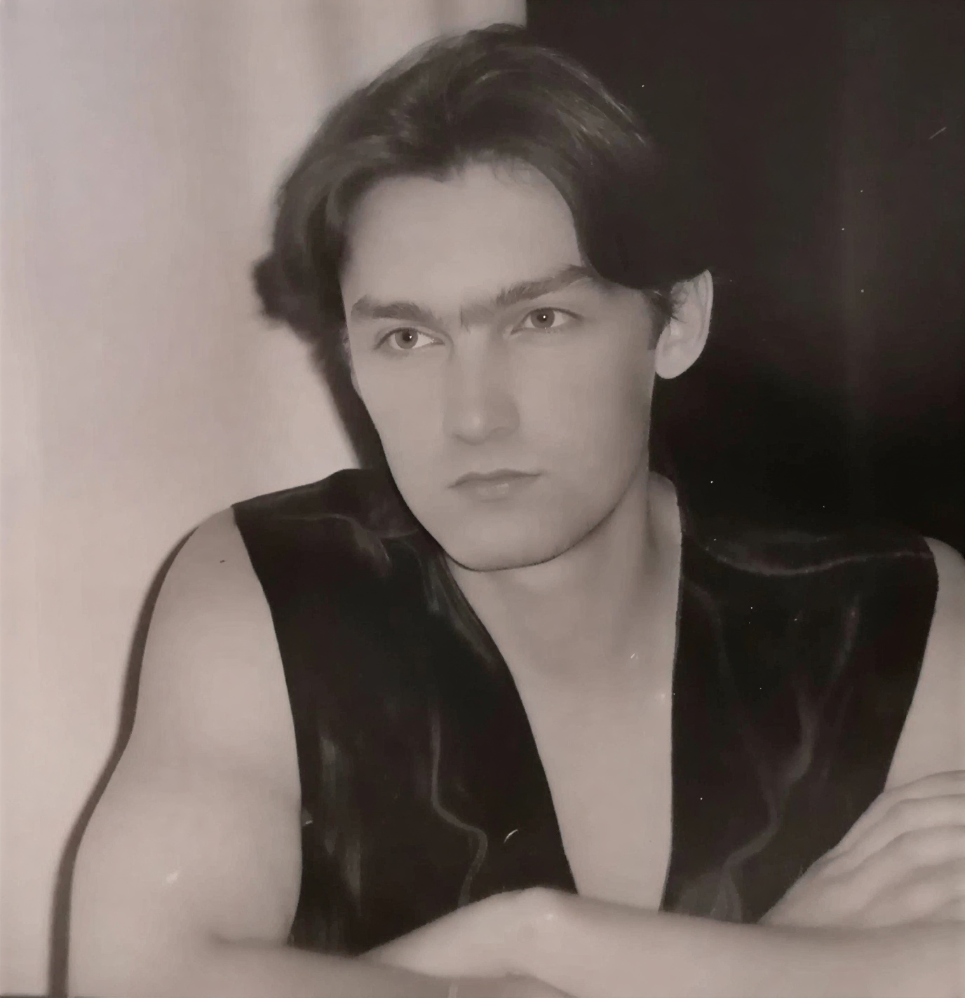 Не побоялся и усыновил сразу пятерых. Как выглядят 5 детей актера Александра Арсентьева и его красавица-жена