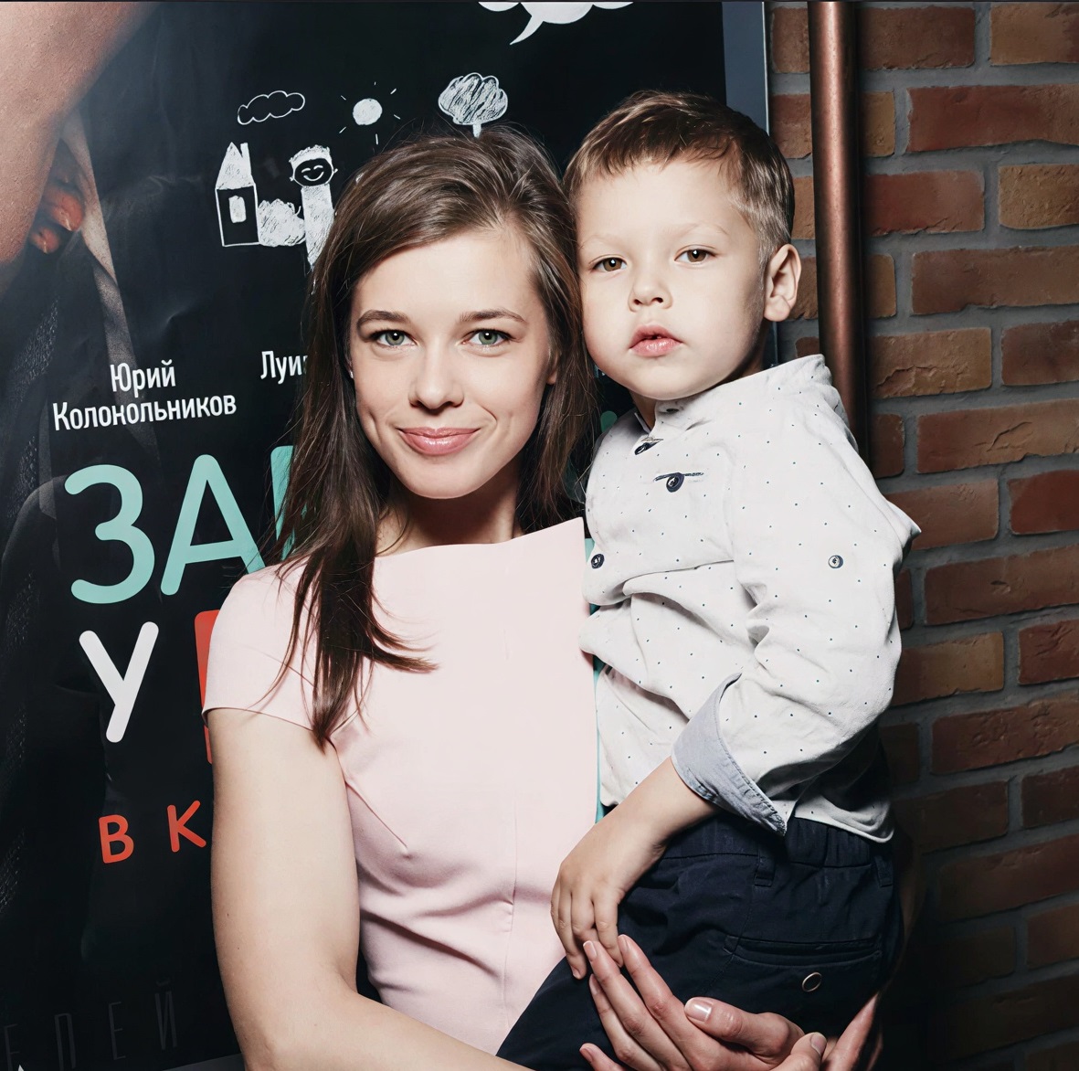 Уже 13 лет и одно лицо с мамой. Как сейчас выглядит сын Екатерины Шпицы и каскадера Константина Адаева