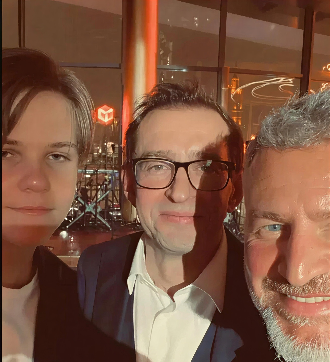 Вымахал выше отца, скрывается от журналистов. Как выглядит 17-летний сын Константина Хабенского