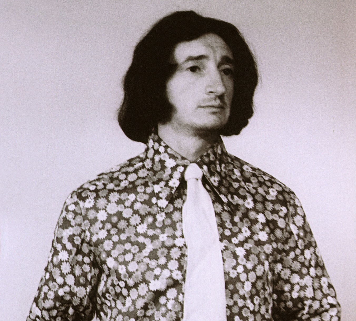 Служил в стройбате, 45 лет в браке с одной женщиной, сын - знаменитая модель. Как сегодня живет Александр Лыков