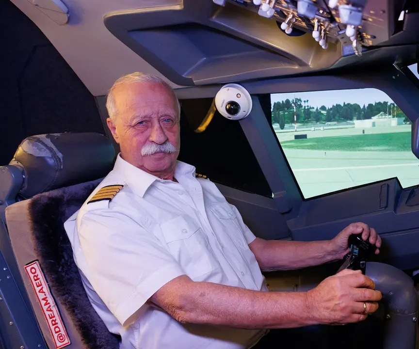 Жена живёт отдельно, дети отказались от фамилии: Семейные перипетии 80-летнего Леонида Якубовича