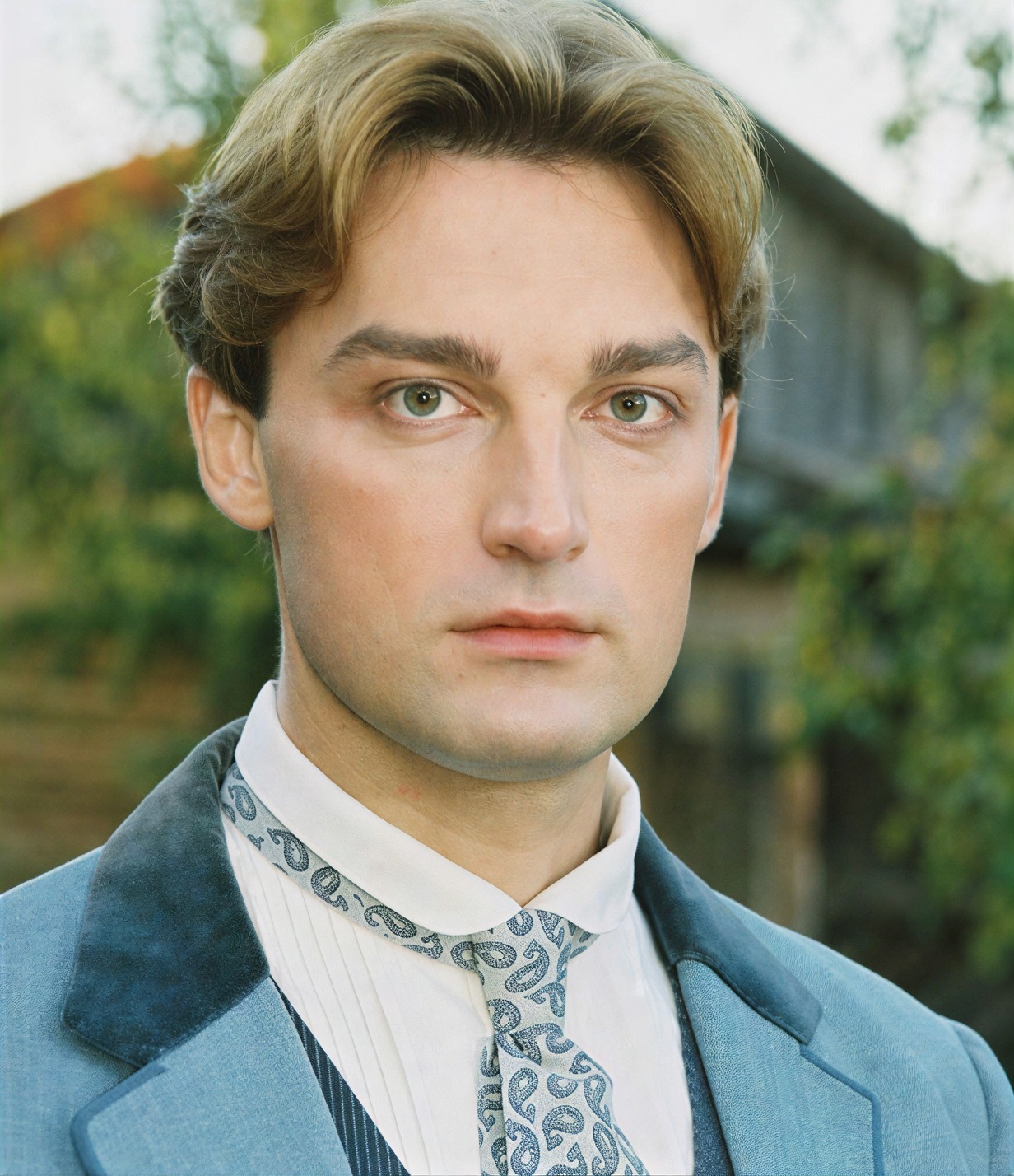 Не побоялся и усыновил сразу пятерых. Как выглядят 5 детей актера Александра Арсентьева и его красавица-жена