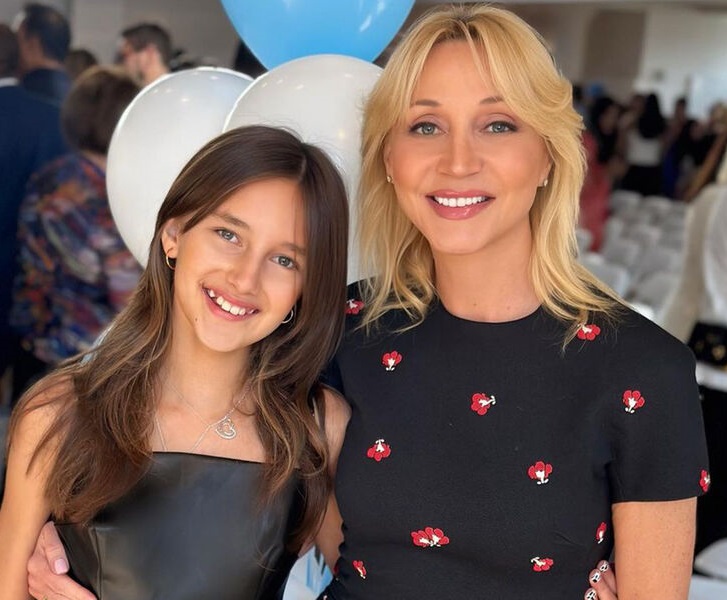 «Настоящая — супермодель»: Кристина Орбакайте устроила фотосессию с дочерью на её 14-летие