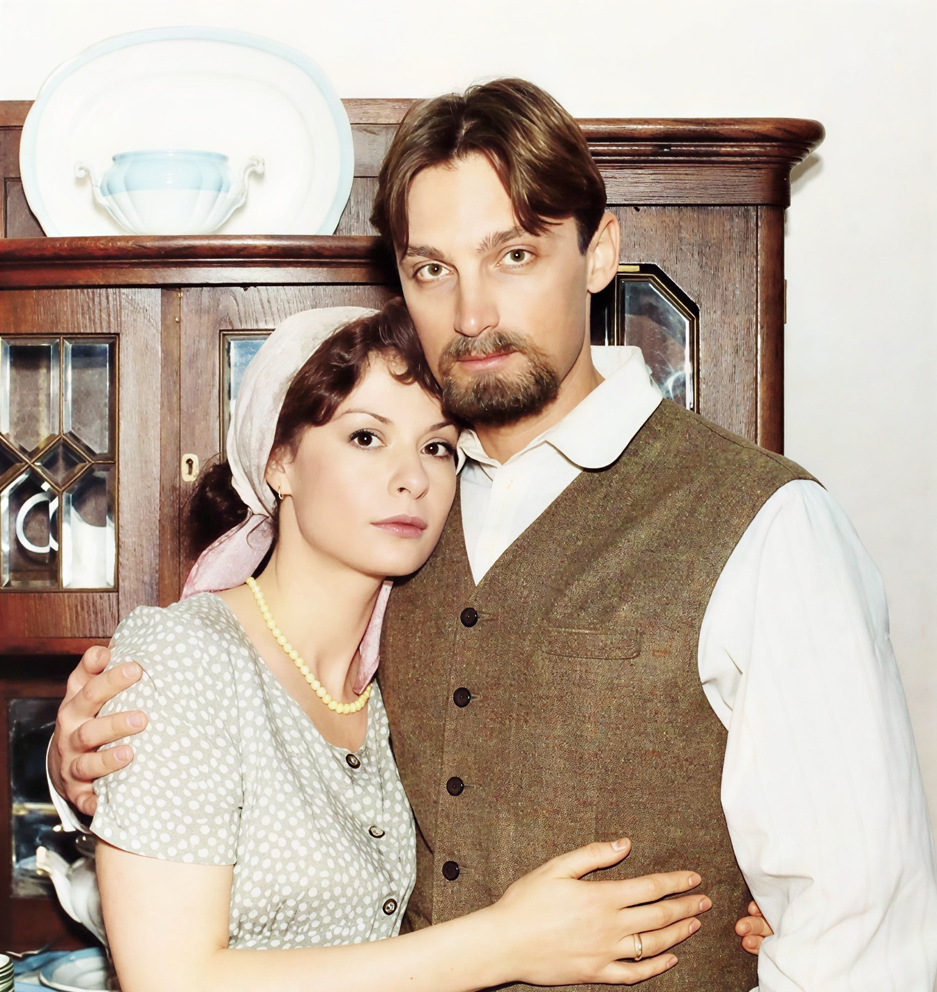 Не побоялся и усыновил сразу пятерых. Как выглядят 5 детей актера Александра Арсентьева и его красавица-жена