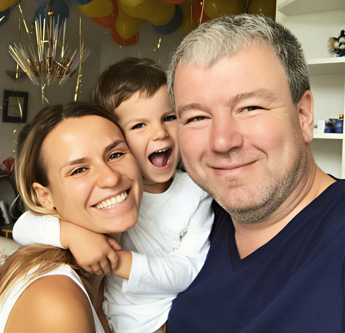 Три богатыря-красавца сына Александра Робака. Как выглядят дети актера от дизайнера