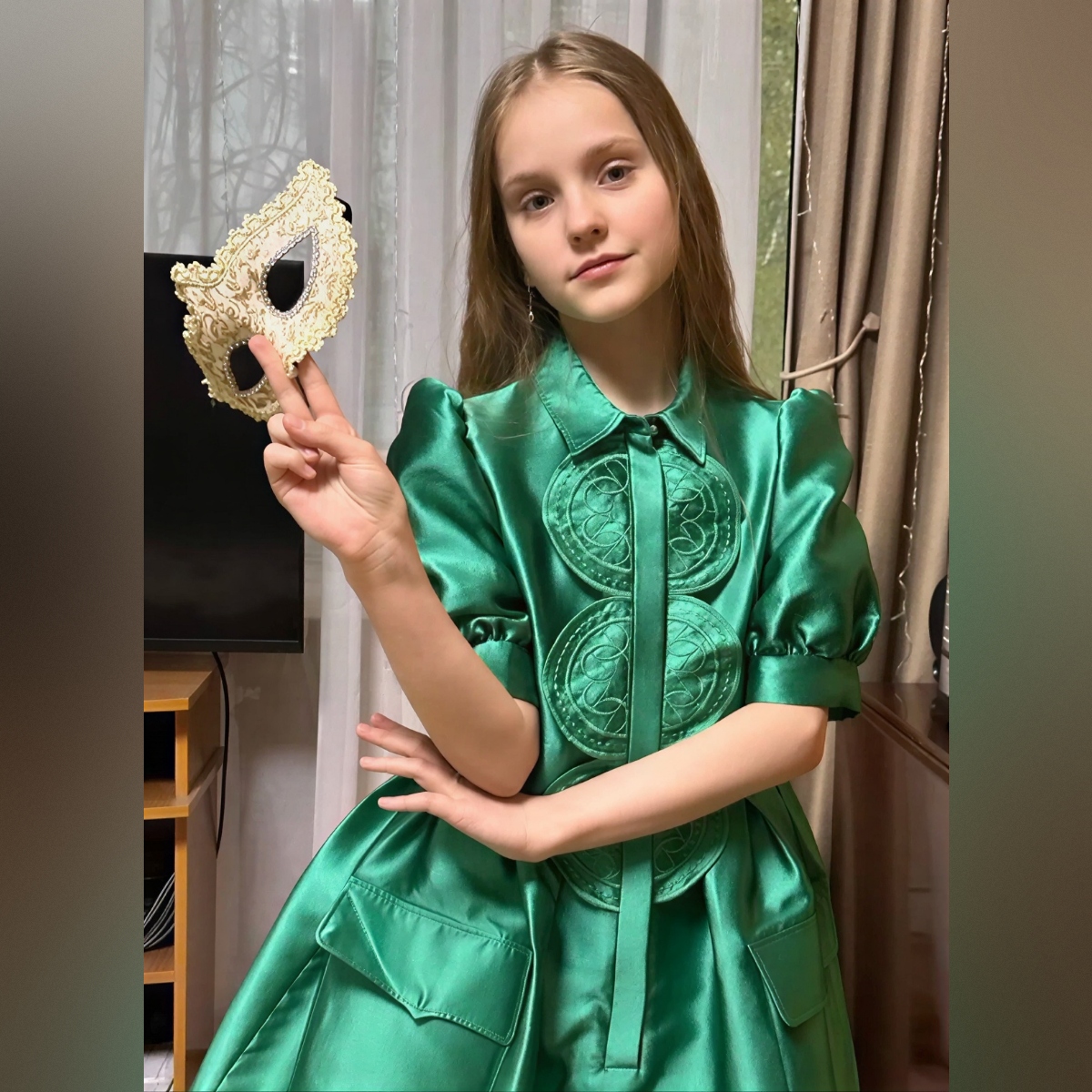 12 лет и уже красавица: Как сегодня выглядит дочь SHAMANа и учительницы Марины Рощупкиной