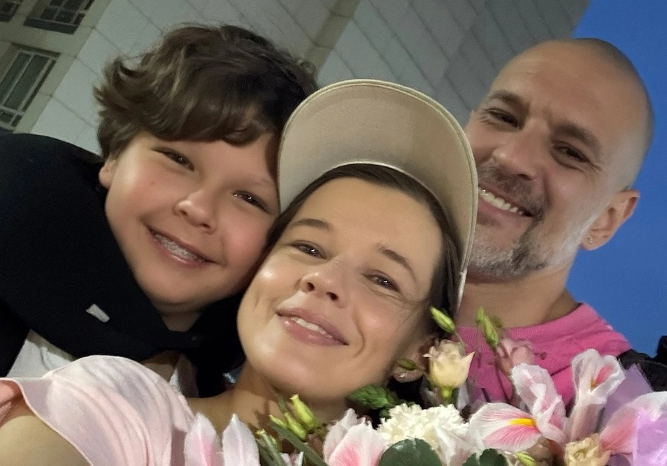 Уже 13 лет и одно лицо с мамой. Как сейчас выглядит сын Екатерины Шпицы и каскадера Константина Адаева