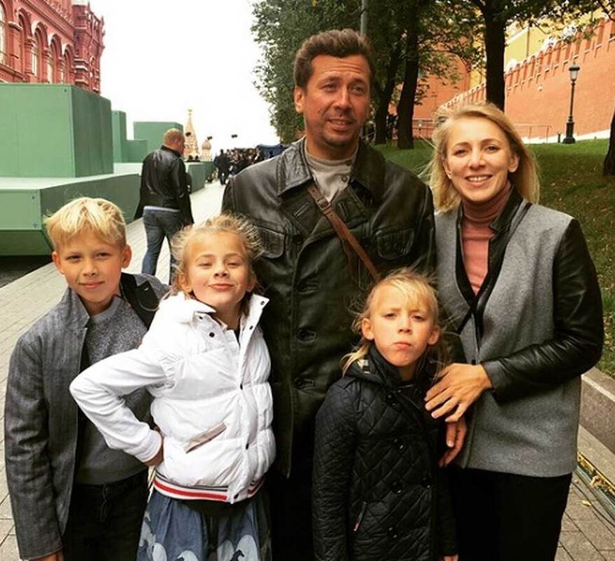 Жена бросила 4 детей и рванула за границу у другому. Как сегодня живет актер и многодетный отец Андрей Мерзликин