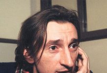 Служил в стройбате, 45 лет в браке с одной женщиной, сын — знаменитая модель. Как сегодня живет Александр Лыков