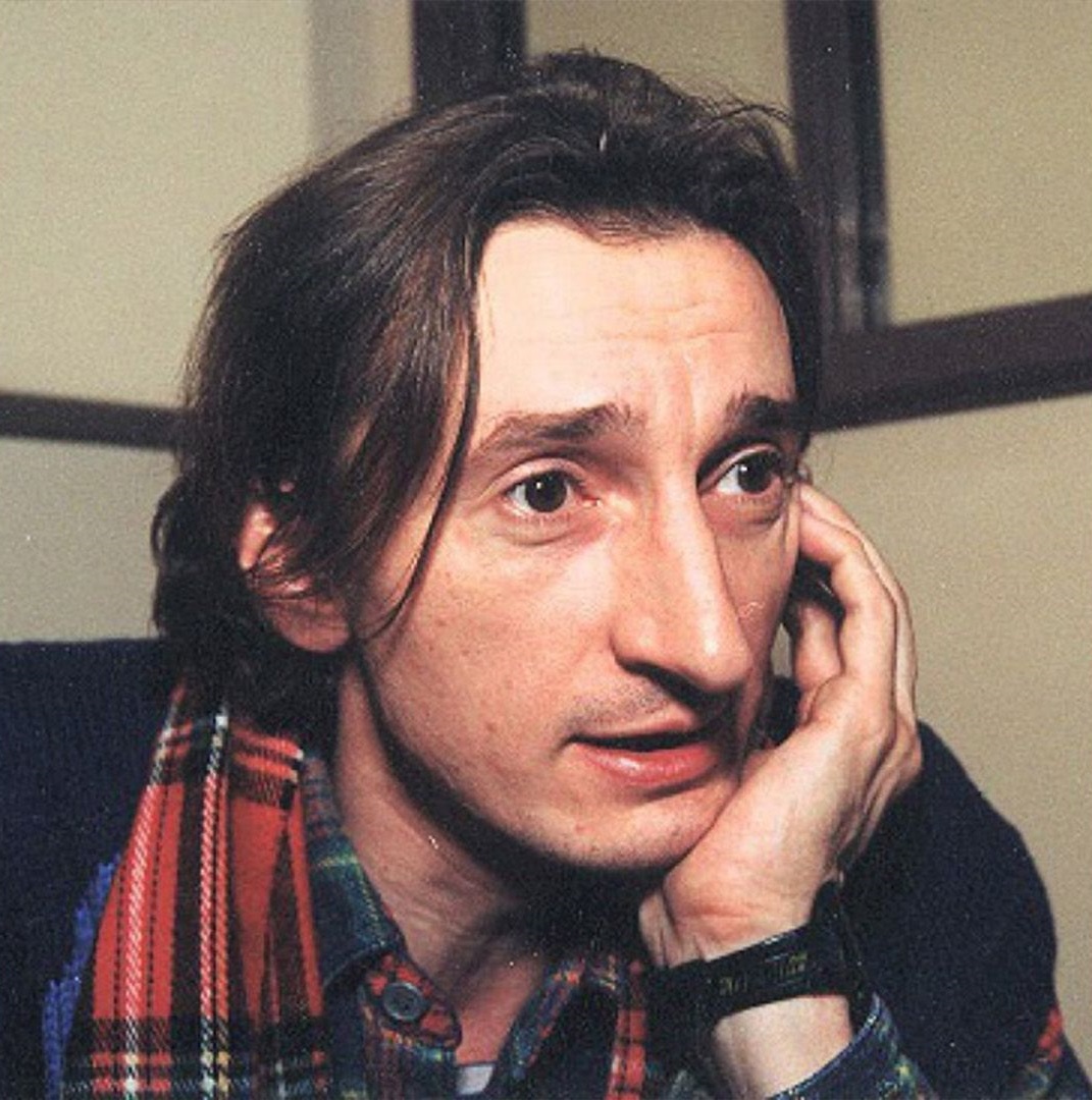 Служил в стройбате, 45 лет в браке с одной женщиной, сын - знаменитая модель. Как сегодня живет Александр Лыков