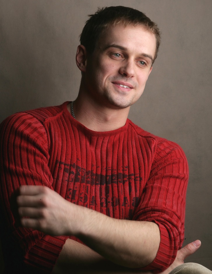 Жена-красавица, пятеро сыновей и дочь с редким именем. Как сегодня живет актер «Тайны следствия» Алексей Комашко