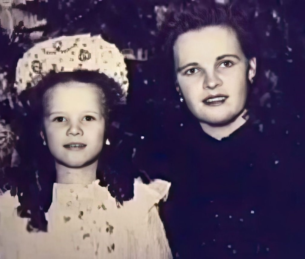 Потеряла сына, побрилась налысо и осталась одна. Тяжелая судьба актрисы Натальи Егоровой
