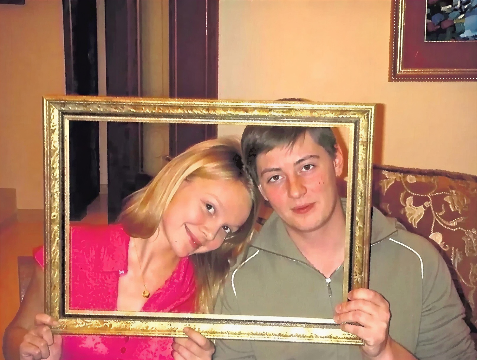 Оставила Россию и уехала в Киев, ушла в себя и одна воспитывает сына. Жизнь актрисы Елены Великановой
