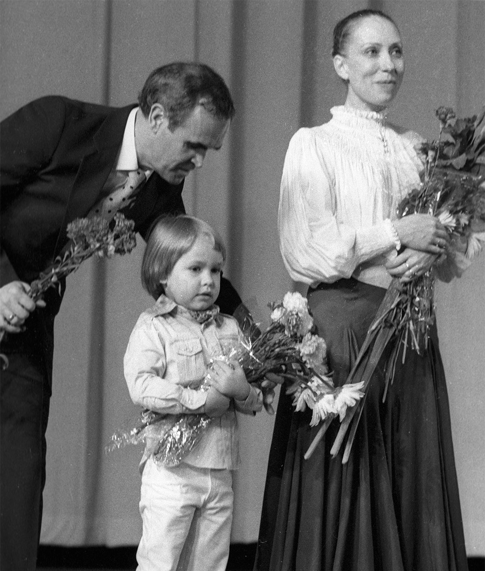 Почти 50 лет, но детей так и нет. Как сейчас живёт Иван Панфилов - сын Инны Чуриковой и Глеба Панфилова