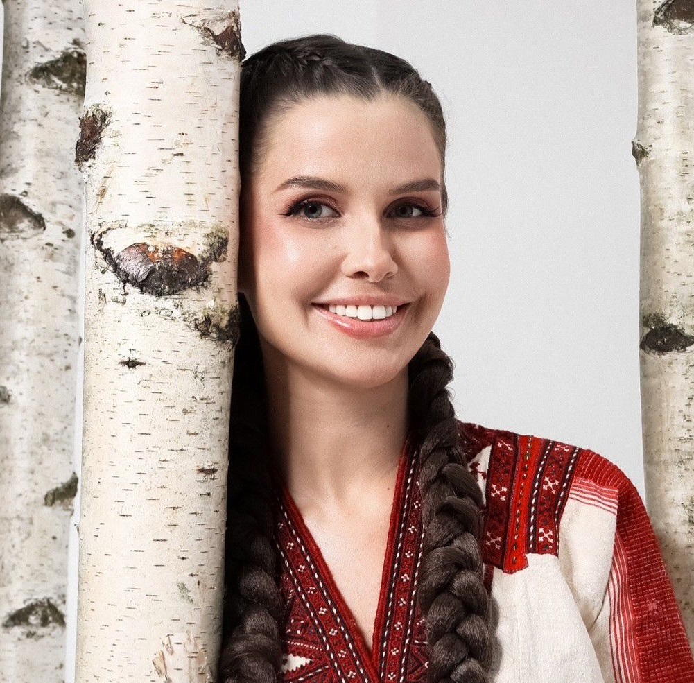 Песня "Матушка", дочка от красавца - мужа и конкуренция с Shaman. Как живет певица Татьяна Куртукова