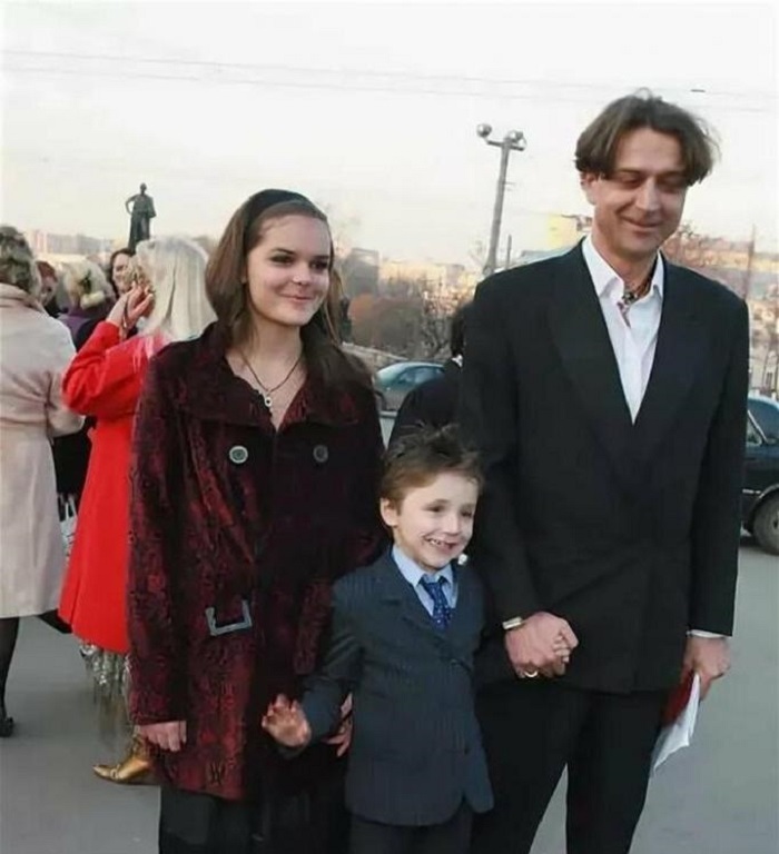 Унаследовал внешность красавца деда. Как в 26 лет выглядит сын Александра Лазарева-младшего и Алины Айвазян