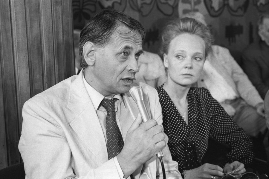 18 лет назад Наталия Белохвостикова и Владимир Наумов усыновили мальчика Кирилла. Как сложилась его жизнь