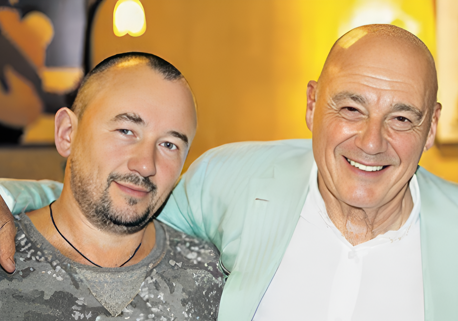 Служба в Афганистане, красавица жена и трое детей: Куда пропал ведущий Артем Шейнин и чем сейчас занимается