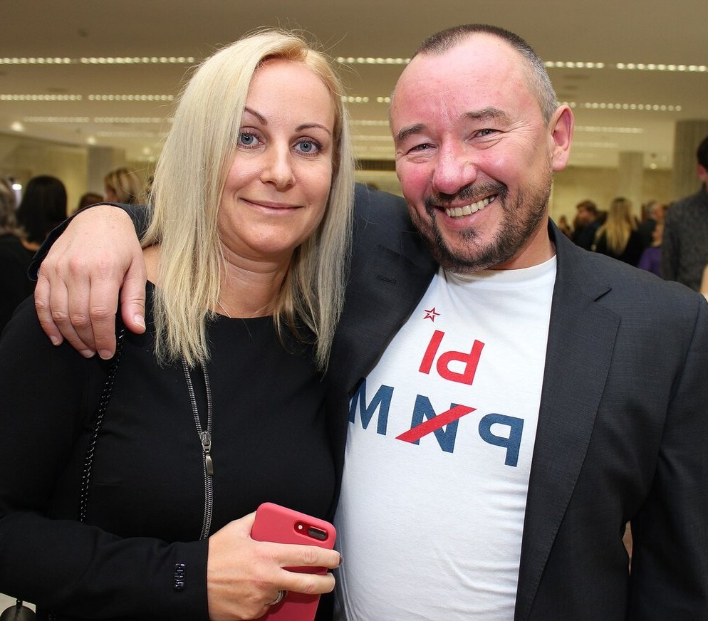 Служба в Афганистане, красавица жена и трое детей: Куда пропал ведущий Артем Шейнин и чем сейчас занимается