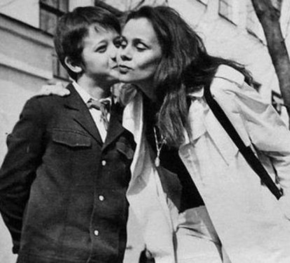 Уже 16 лет, стала копией отца и бабушки. Как сейчас выглядит дочь Алексея Макарова и Виктории Богатыревой