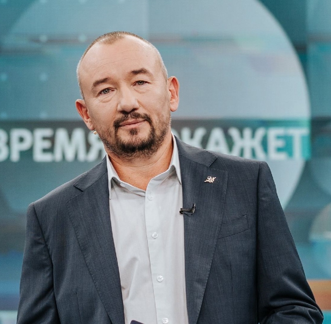 Служба в Афганистане, красавица жена и трое детей: Куда пропал ведущий Артем Шейнин и чем сейчас занимается