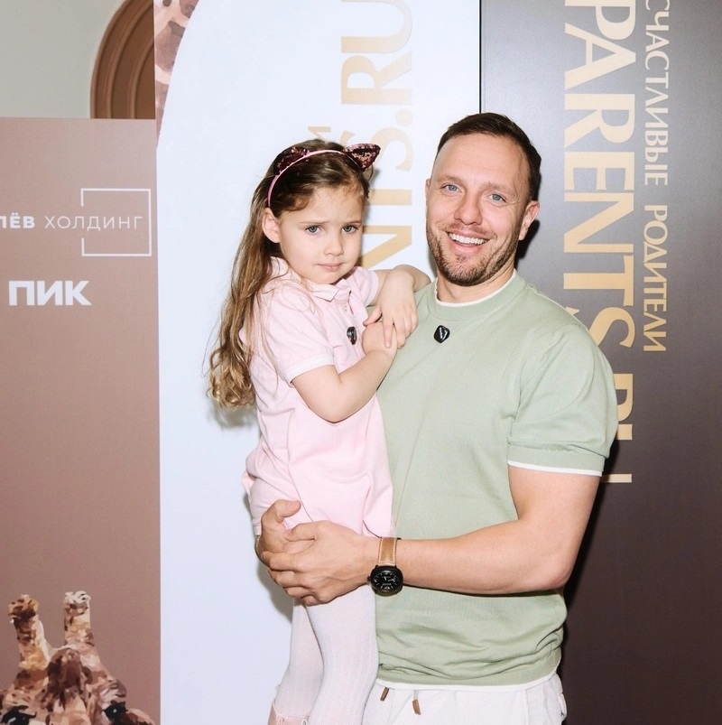 Отношения с Зейналовой, развод с женой и красавица - дочка экзотичным именем. Как живет ведущий Тимур Соловьев