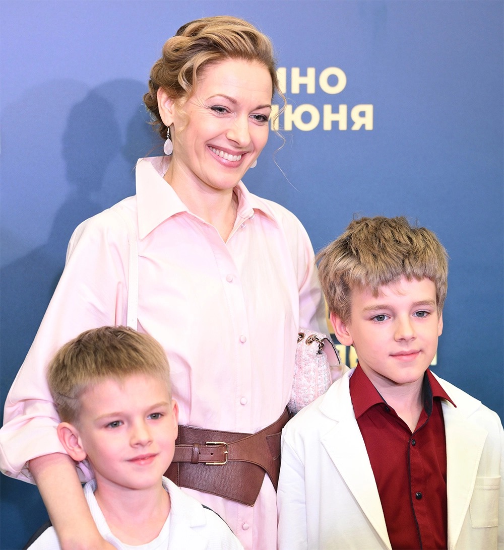 Выросла красавицей с восточной внешностью и стала актрисой. Дочь Ольги Красько и Джаника Файзиева