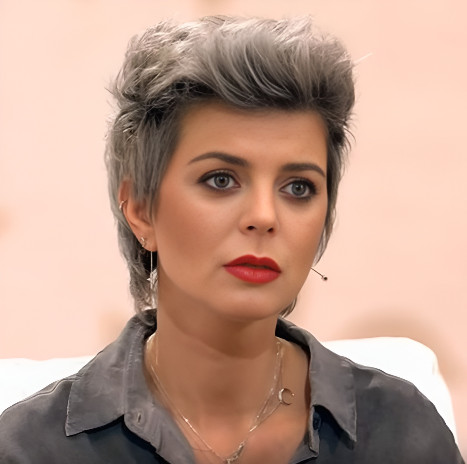 Потеряла сына, дважды справилась с онкологией и родила дочку. Куда пропала актриса Кристина Кузьмина