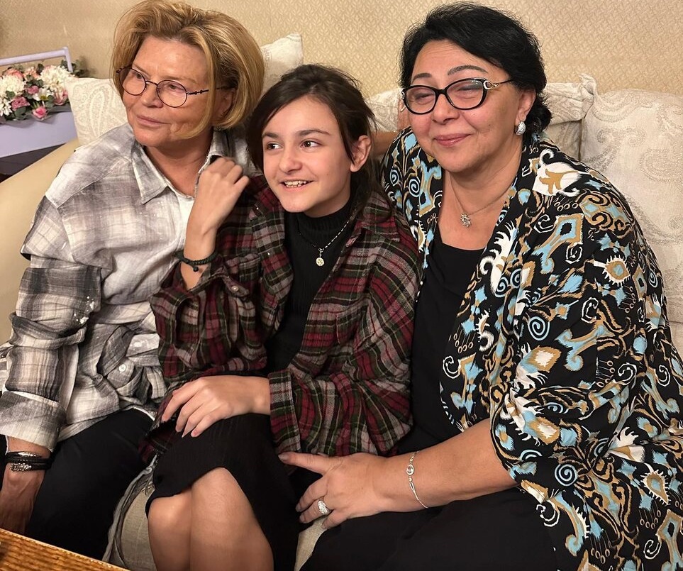 Выросла черноглазой красавицей. Как выглядит 14-летняя дочка ушедшего Ивана Рудакова от Лауры Кеосаян