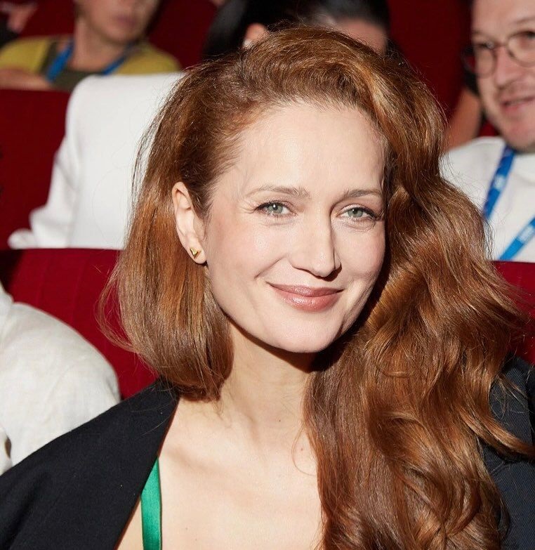 Потеряла первую дочь и долго скрывала вторую. Отношения с Фёдором Бондарчуком. Как живет Виктория Исакова