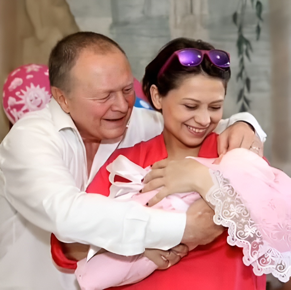 В 69 лет у Бориса Галкина родилась дочь: Как сейчас выглядит 9-летняя Аня Галкина