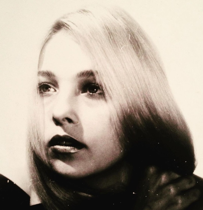 Родила ребенка в 46 лет от известного актера, которого долго скрывала. Как живет Анна Легчилова и как выглядит её сын