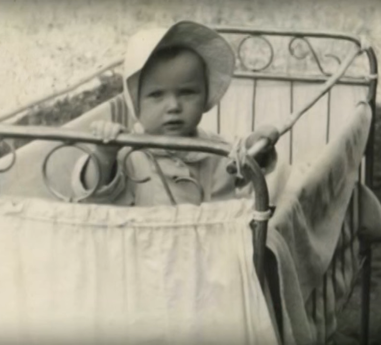 Родила дочь втайне от Андрея Кончаловского, а он узнал о ребенке через 17 лет. Как живет Ирина Бразговка и ее дочери