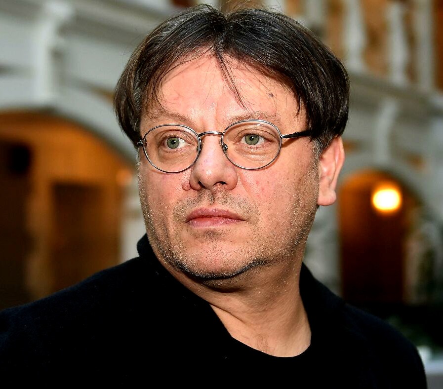 Живет с тёщей и воспитывает дочку от Евгении Брик. Куда пропал Валерий Тодоровский и что стало с его первой семьей?
