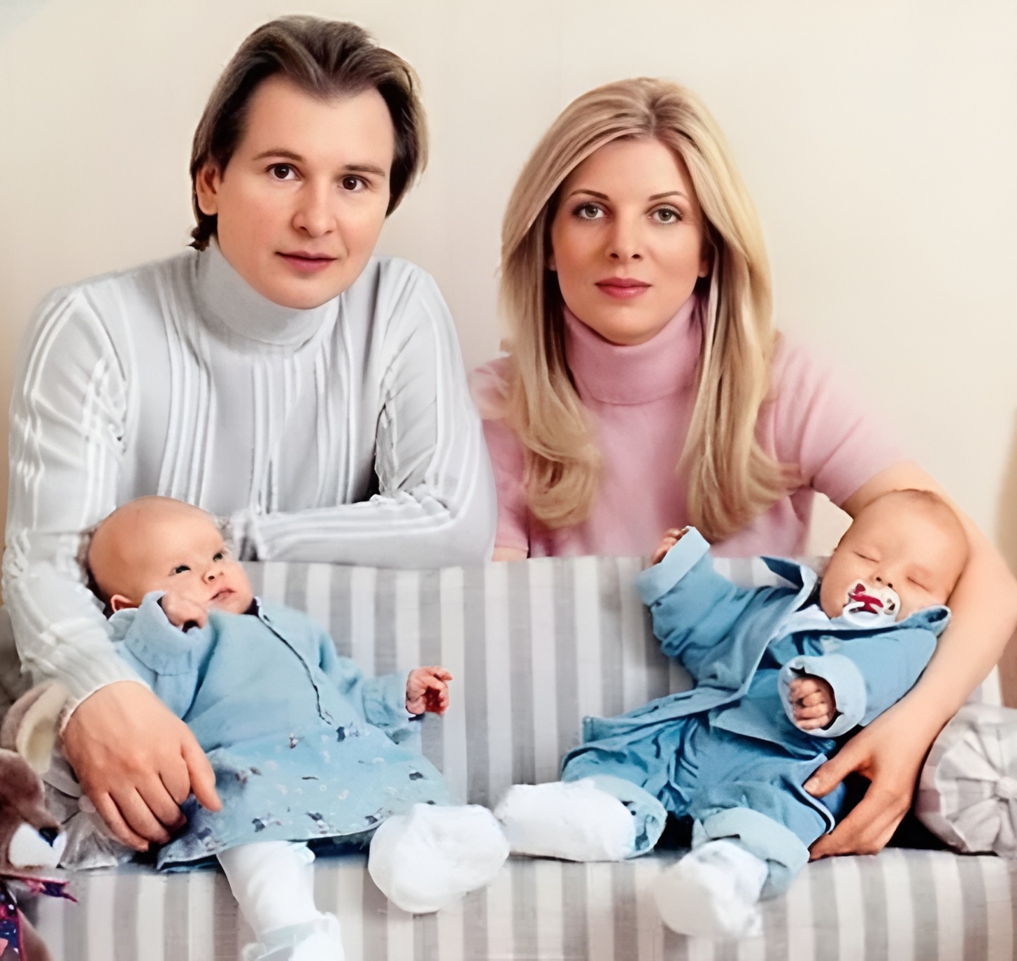 Cына бросила невеста перед свадьбой, а от дочери сбежал жених. Дети - близнецы Александра Малинина