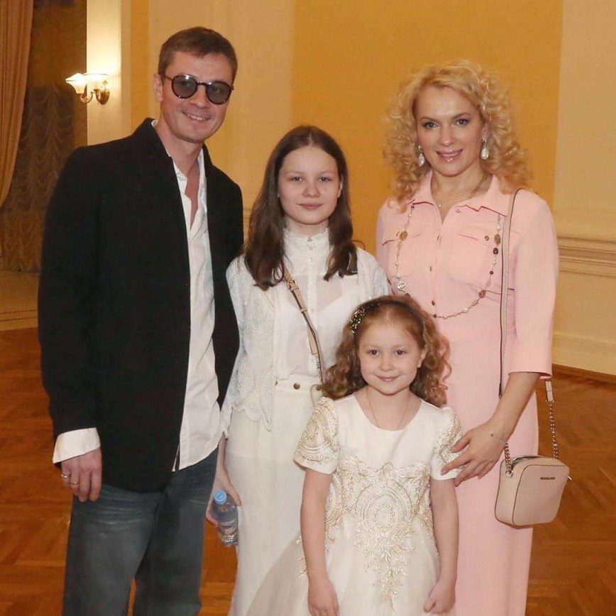 Родила пятого ребенка и скрывает отца. Тайно вышла замуж за Ярослава Бойко. Мария Порошина обрела личное счастье