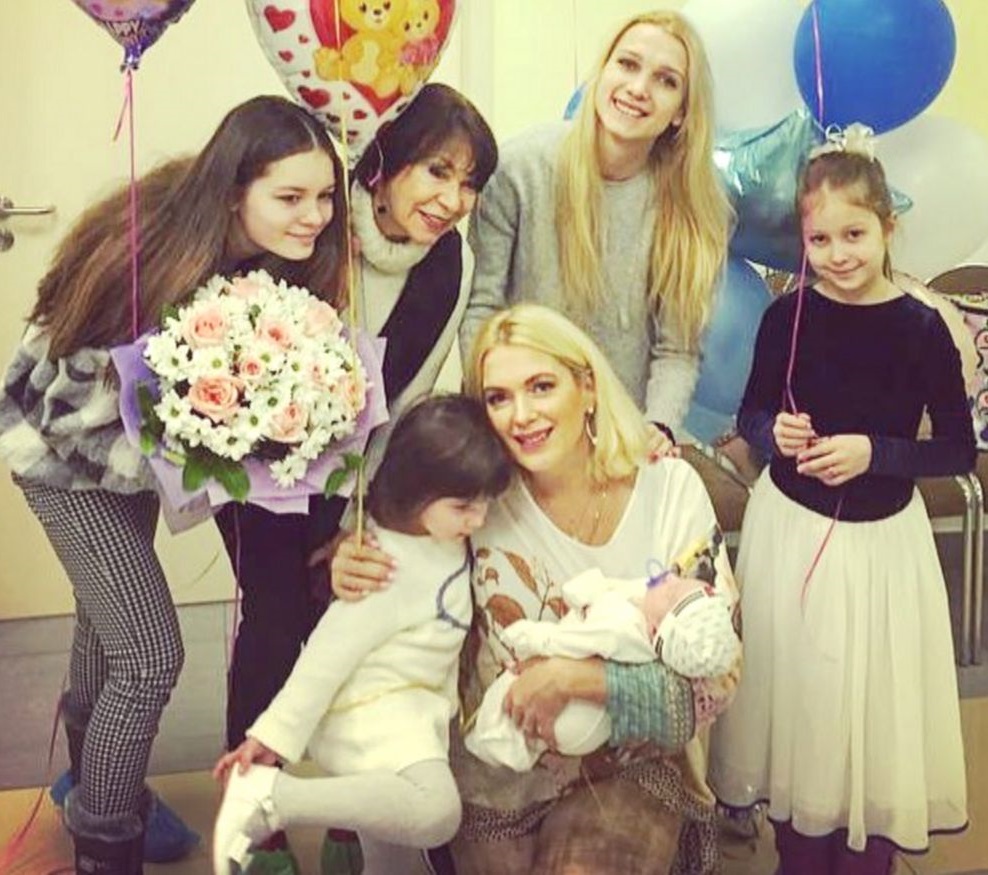 Родила пятого ребенка и скрывает отца. Тайно вышла замуж за Ярослава Бойко. Мария Порошина обрела личное счастье