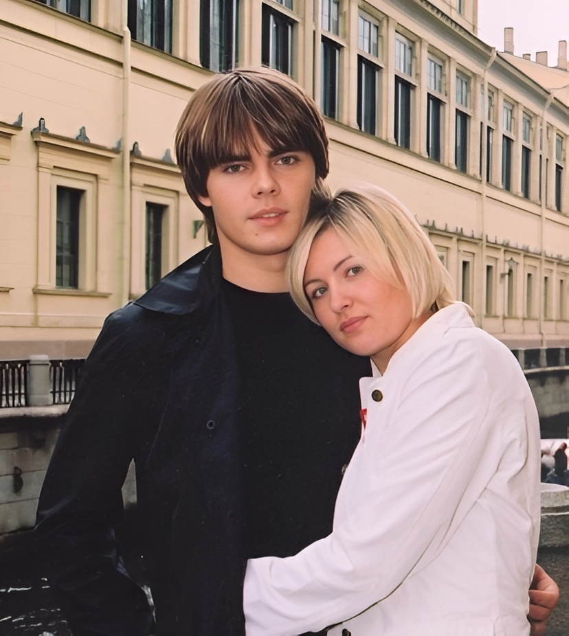 Развелся после 26 лет брака, скрывал жену и сыновей много лет: Сергей Боярский и его новая семья