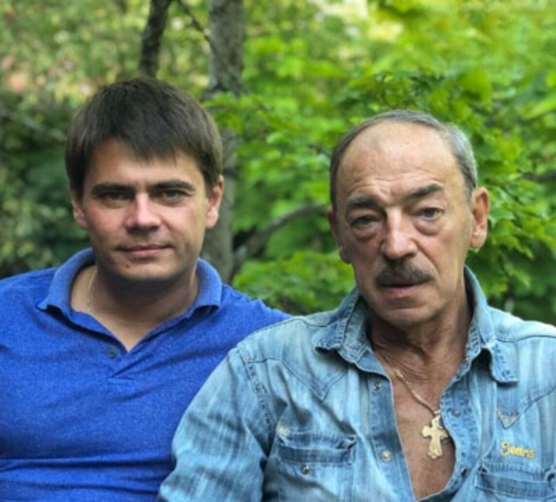 Развелся после 26 лет брака, скрывал жену и сыновей много лет: Сергей Боярский и его новая семья