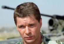 Пережил страшную болезнь, растил чужого ребенка и молился за рождение дочки. Как выглядит семья Сергея Маховикова