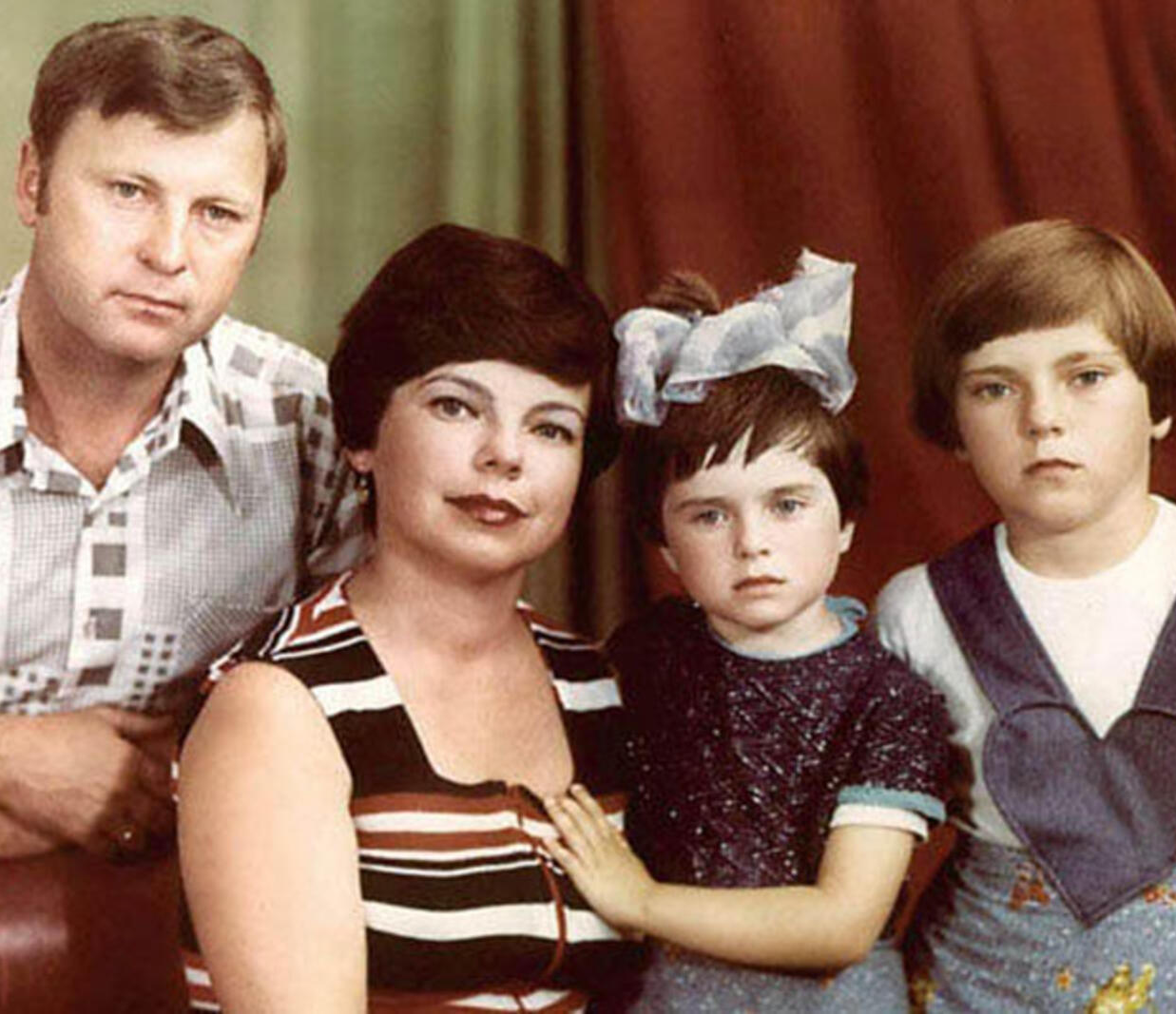 Похоронила старшего сына, младший родился с аутизмом. Как живет сестра Наташи Королевой - певица Руся