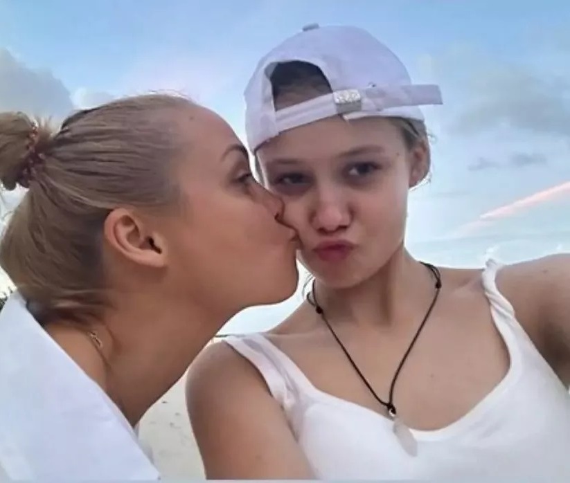 16-летняя дочь и 5-летний сын: Татьяна Арнтгольц показала своих подросших детей от разных актеров