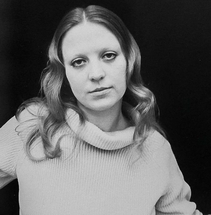 Живет на чердаке, кот помог обнаружить онкологию: Куда пропала актриса Светлана Крючкова