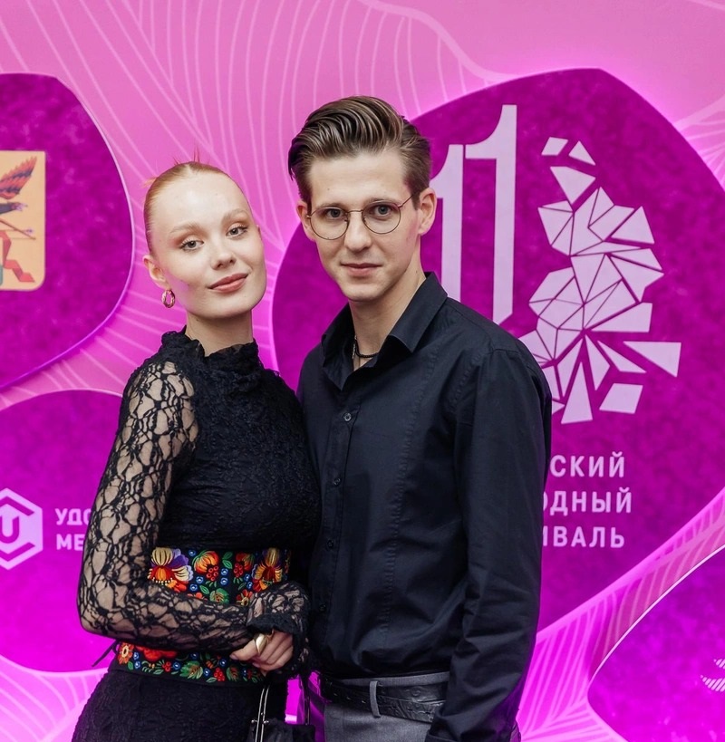 Он известный актер и старше ее в два раза. Кто покорил сердце 22-летней Мирославы - дочки Александра Михайлова