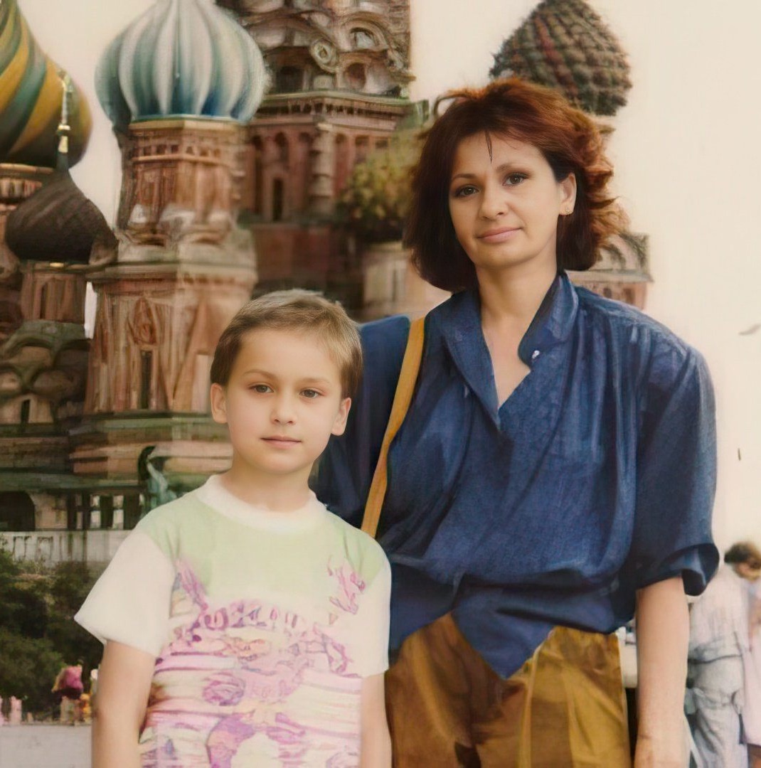 Ушел от жены к подруге - актрисе, которая сама сделала ему предложение: Кирилл Жандаров его жена и дети