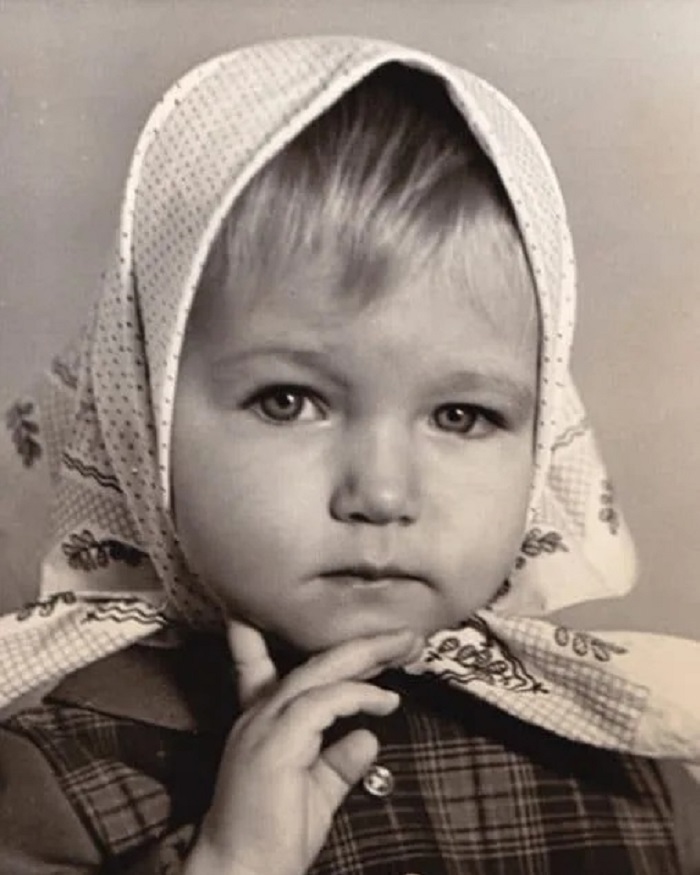 В 50 лет осталась одна с двумя детьми. Эльвира Болгова и ее красавицы - дочки от разных мужей.