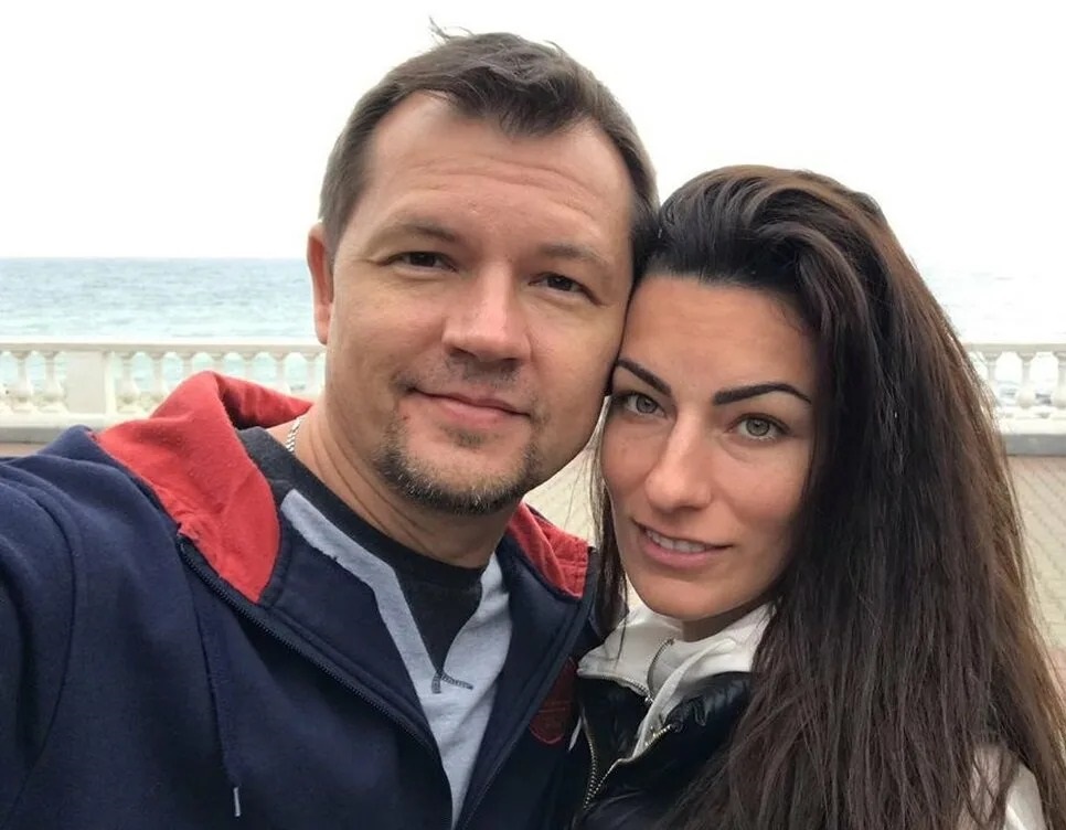 Бросил жену с дочкой, женился на чиновнице и воспитывает её сына: Новая семья актера Алексея Фатеева